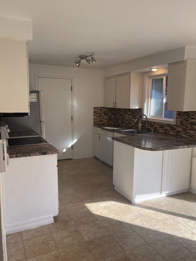 Building Photo - !!!COMING SOON!!! Three Bedroom Ranch in O...