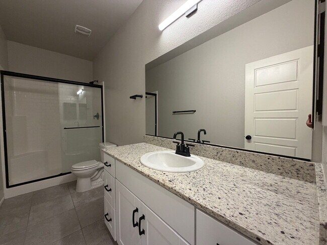 Building Photo - GATED 4 BED 2.5 BATH 2 CAR GARAGE SINGLE FAMILY HOME w/ LOFT, BEDROOM DOWNSTAIRS, NEXT TO COMMUNI...