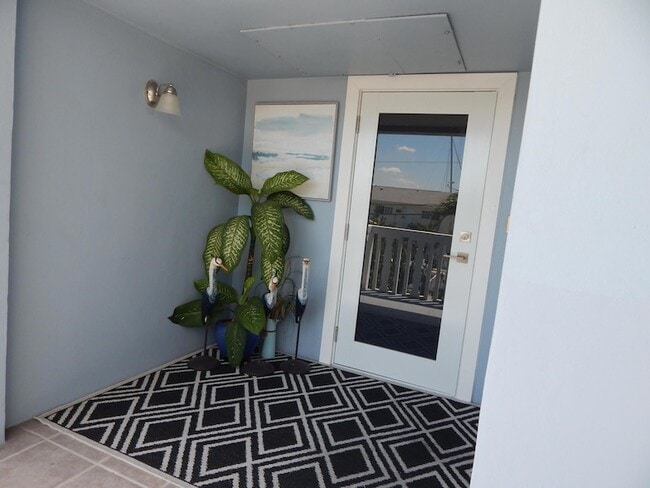 Building Photo - 2829 NE 33rd Ct