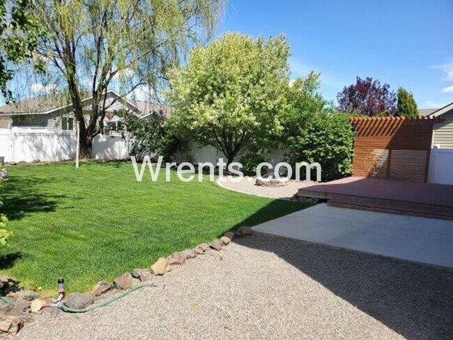 Building Photo - Beautiful 4-Bedroom Home - Mead School Dis...