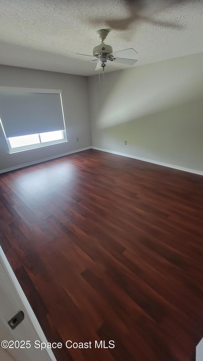 Building Photo - 4590 Bellaluna Dr