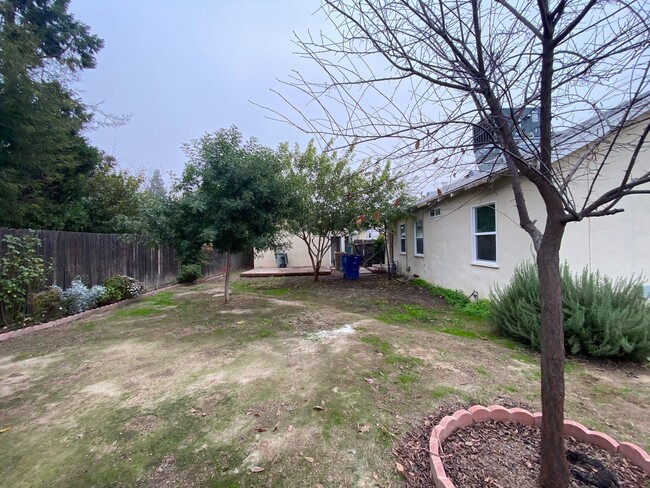 Building Photo - Follow the yellow brick to this Remodeled 2 BD 1 BA House in NE Bakersfield