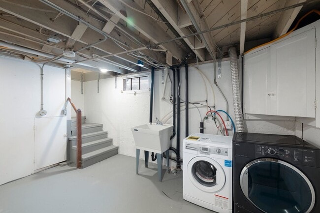 Building Photo - 2 bedroom 1 bath with full basement in Sellwood!