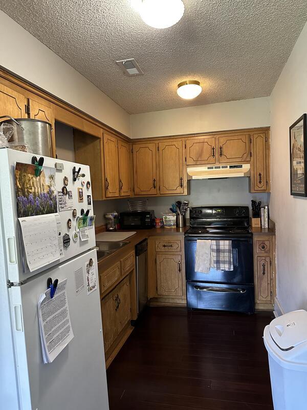 Building Photo - 733 Massachusetts St