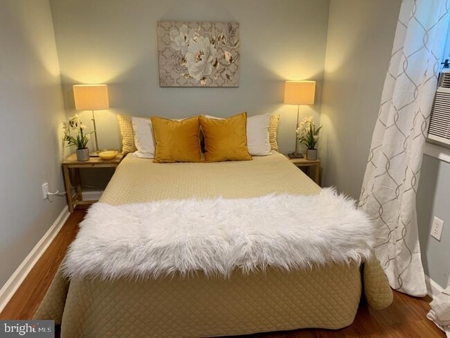 Building Photo - 2104 S Nelson St