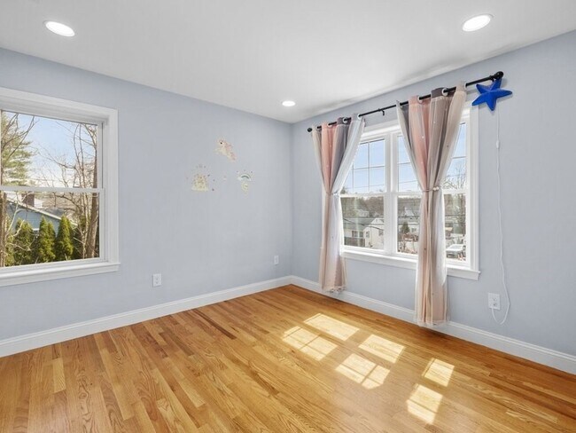 Building Photo - 165 Hartford St