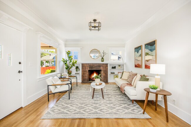 Building Photo - 407 Benton Wy