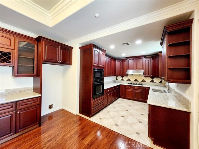 Building Photo - 1016 W Huntington Dr