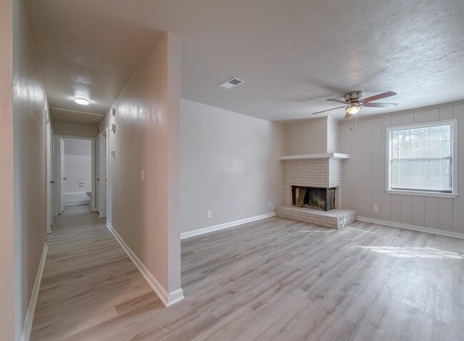 Building Photo - 3245 Whitney Dr W