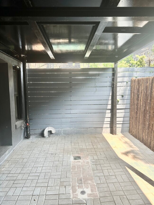 Outdoor space - 308 Clifton Plz