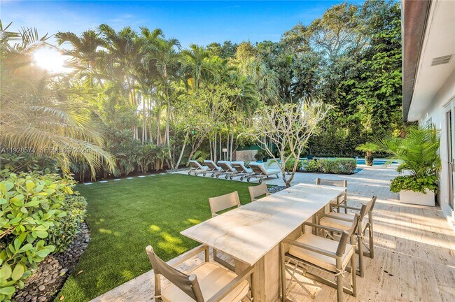 Building Photo - 607 Melaleuca Ln