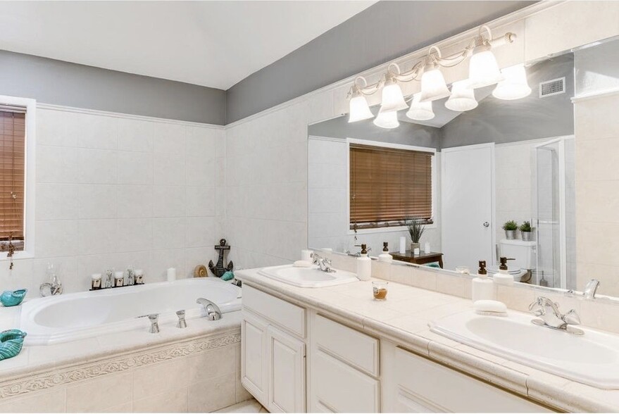 Master Bathroom - 801 Hughes Dr