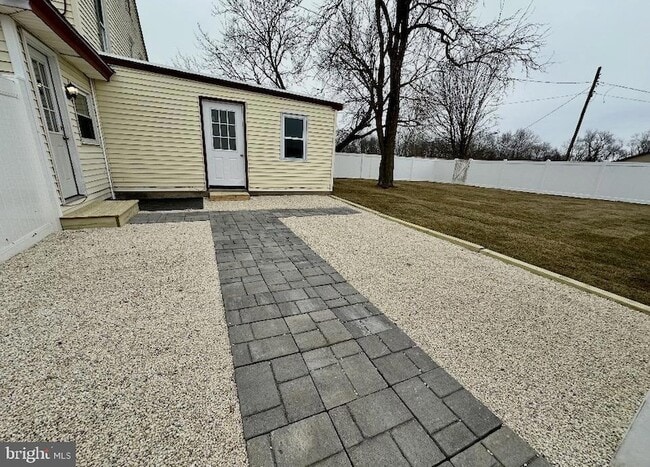 Building Photo - 567 Eldridges Hill Rd