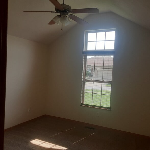 Building Photo - 331 S Casa Grande Ave