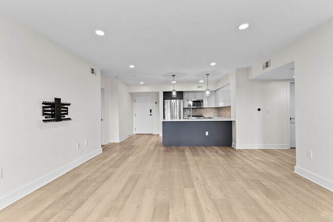 Building Photo - 85 Willow Ct