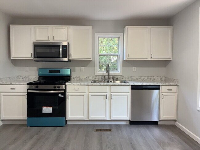 Building Photo - "Charming 3-Bedroom Home with 2 Full Baths and Spacious 1,210 sq ft Layout in Anderson, SC!"