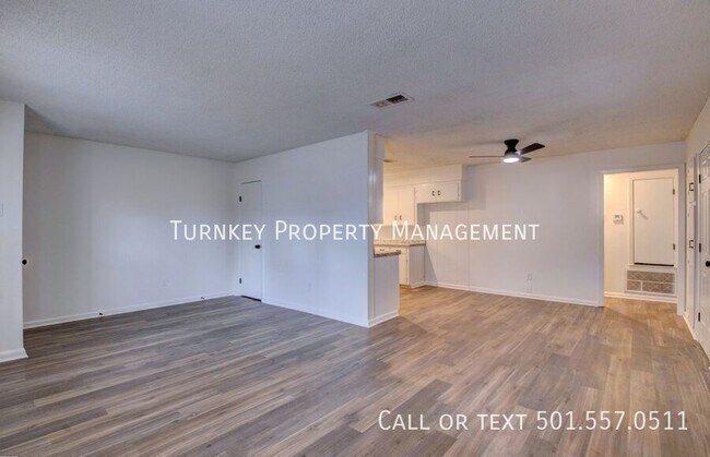 Building Photo - 1905 Labette Manor Dr