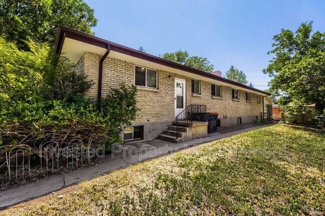 Building Photo - 1142 W Ida Ave