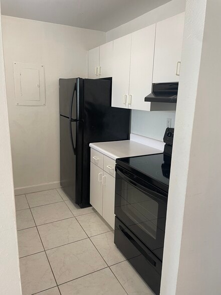 Building Photo - 2160 SW 16th Ave