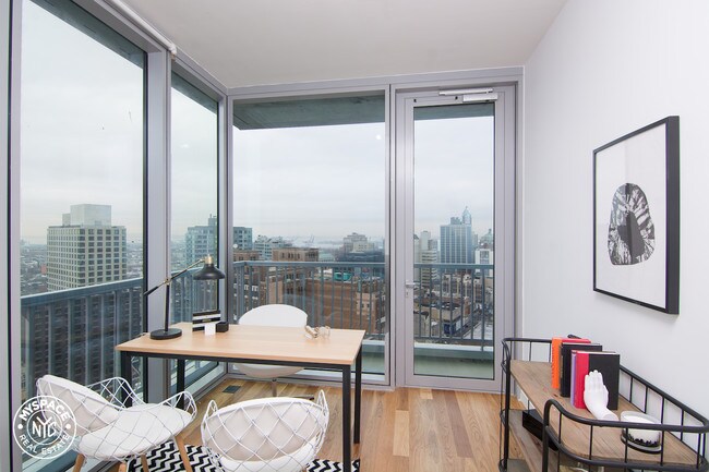 Building Photo - 436 Albee Square W