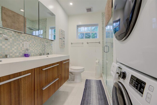 Building Photo - 1125 99th St