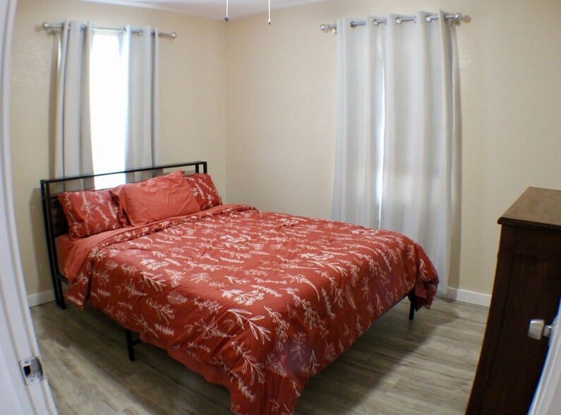 Building Photo - 1141 Katy St