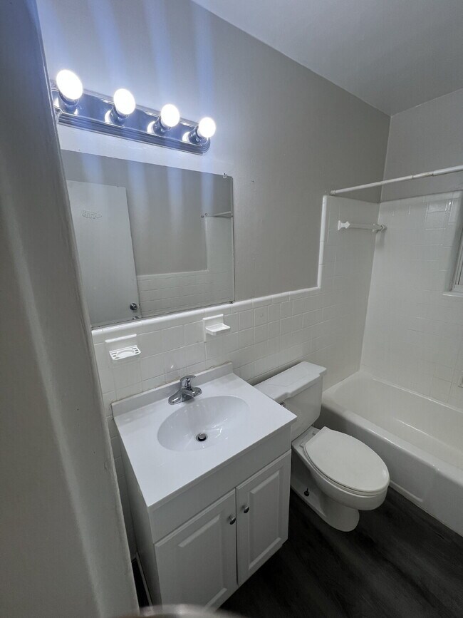 Building Photo - Charming 1 Bedroom Apartment in Woodbridge...