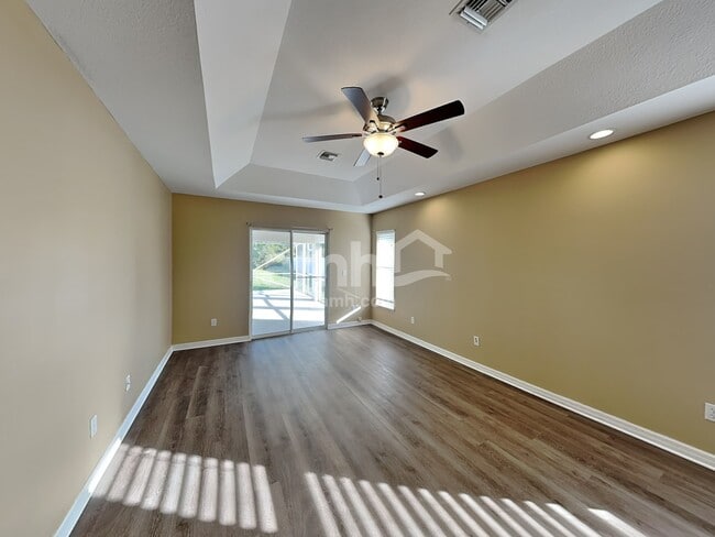 Building Photo - 5869 NW Leghorn Ave