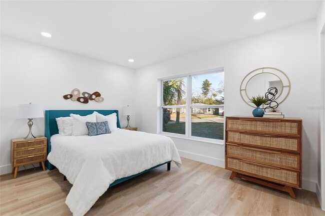 Building Photo - 2470 Del Rio Way