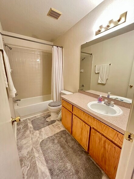 Building Photo - 4409 Abigail Dr