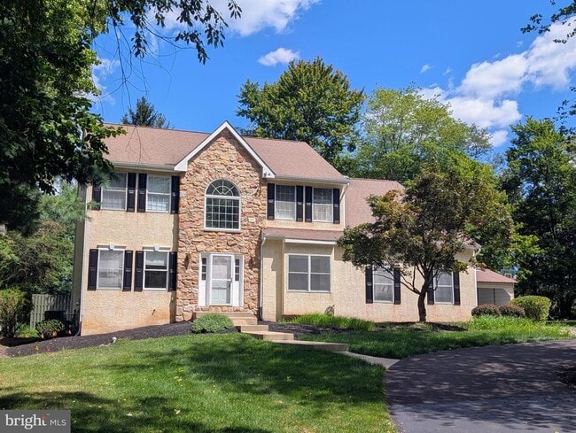 Building Photo - 114 Lenape Dr