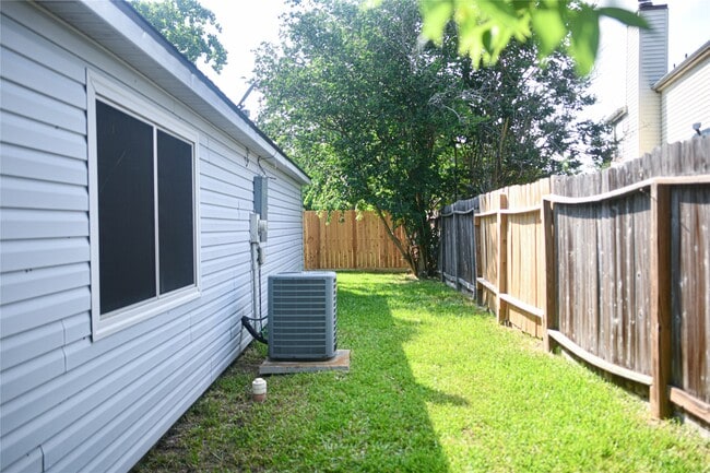 Building Photo - 18322 Autumn Trails Ln