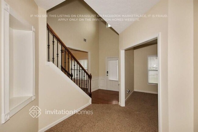Building Photo - 2245 Village Green Dr