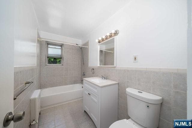 Building Photo - 2330 Linwood Ave