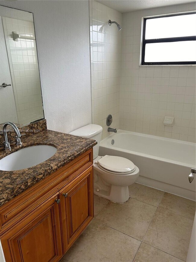 Building Photo - 1445 Lake Crystal Dr