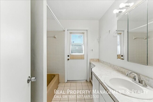 Building Photo - 2400 Deloraine Trail