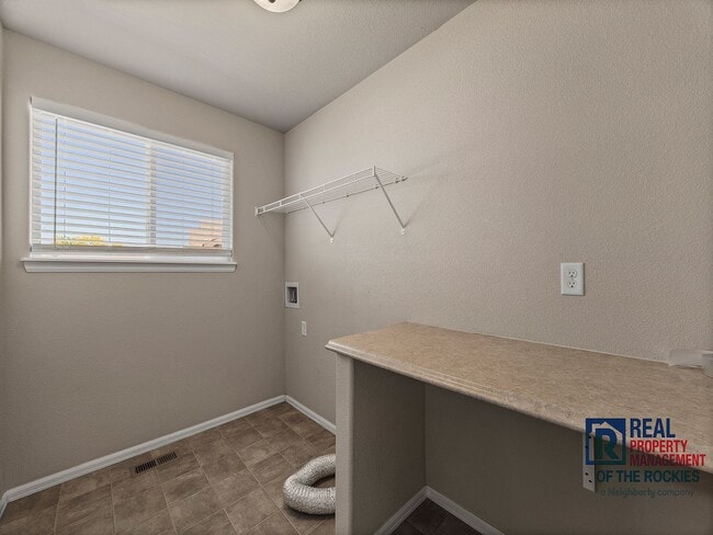 Building Photo - Amazing 4 Bed 3.5 Bath House in Severance!