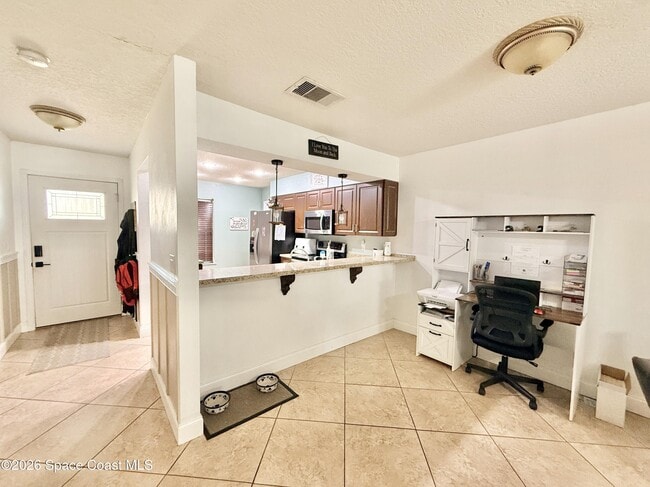 Building Photo - 1046 W Samms Ave