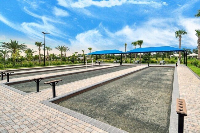 Building Photo - **AVAILABLE FOR THIS UPCOMING SEASON!! 4 M...