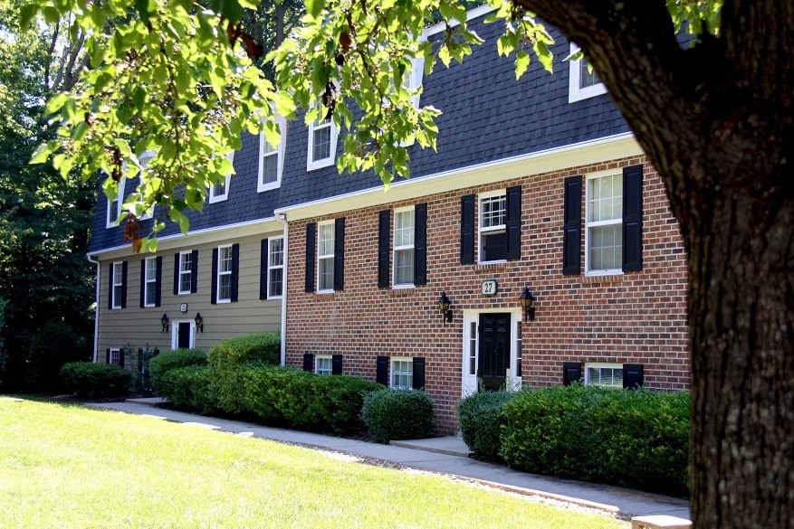Building Photo - Colonial Towne Apartments