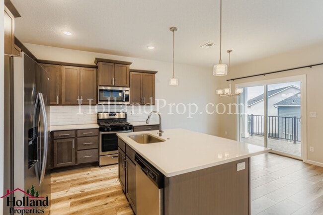 Building Photo - Amaizing 5-Bedroom, with Pergola! Move in special $300 off first month rent*** NEW PRICE at $2,750!