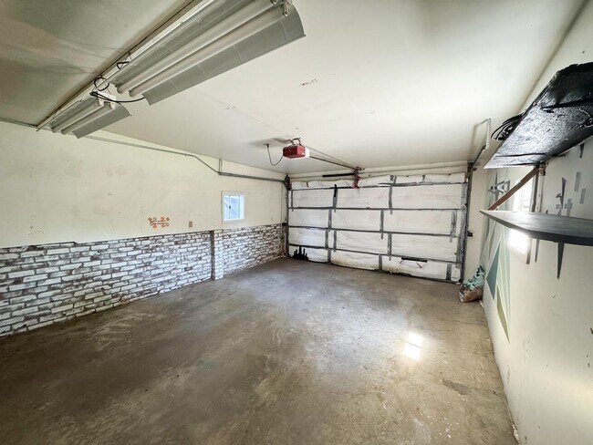 Building Photo - 5 weeks free! Beautiful 3-Bedroom Home in ...
