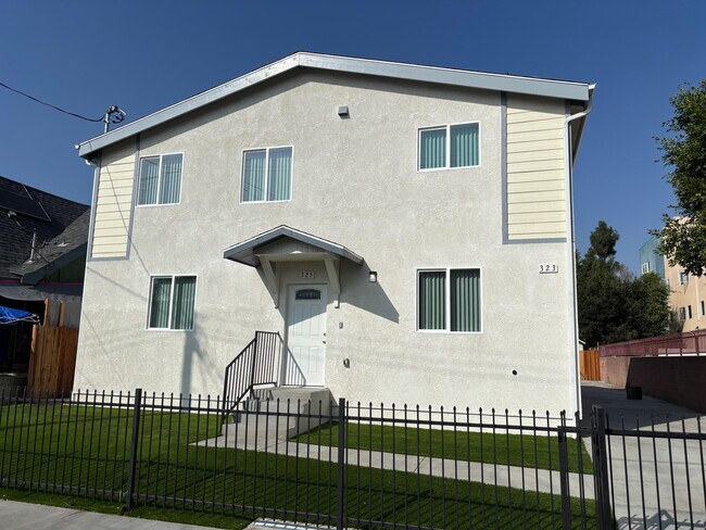 Building Photo - 323 W 52nd St