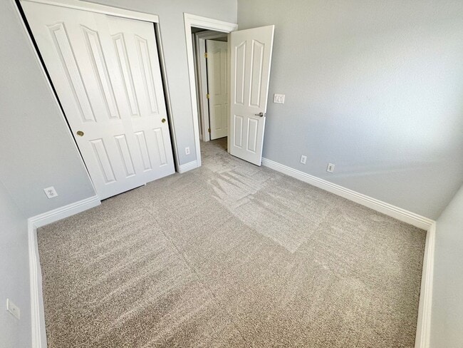 Building Photo - Stunning 4 bedroom home offering comfort and space in North Las Vegas