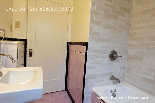 Building Photo - 3216 Brandon St