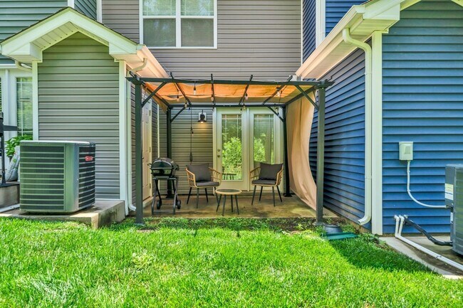 Building Photo - 253 Woodland Vly Ln