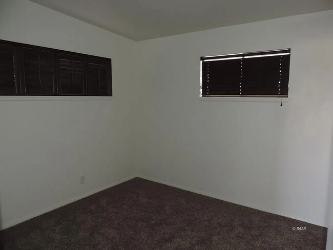 Building Photo - 409 N Sanders St