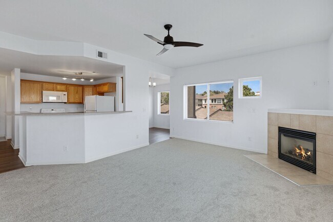 Building Photo - NEWLY REMODELED 2 BEDROOM 2 BATH CONDO