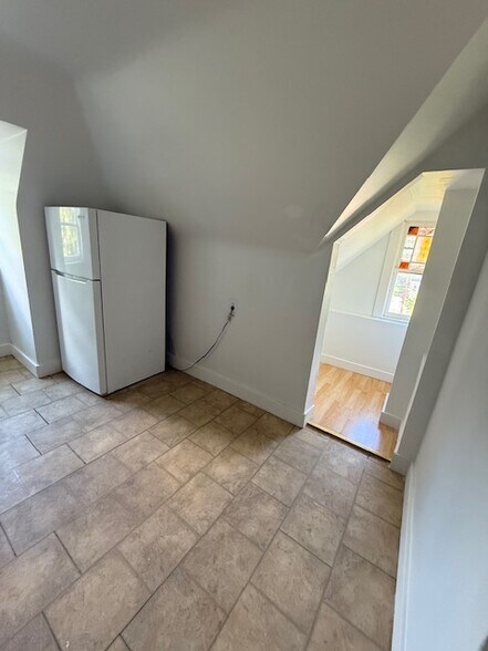 Building Photo - 433 Herschel St