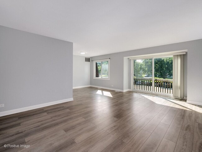 Building Photo - 3018 Roberts Dr